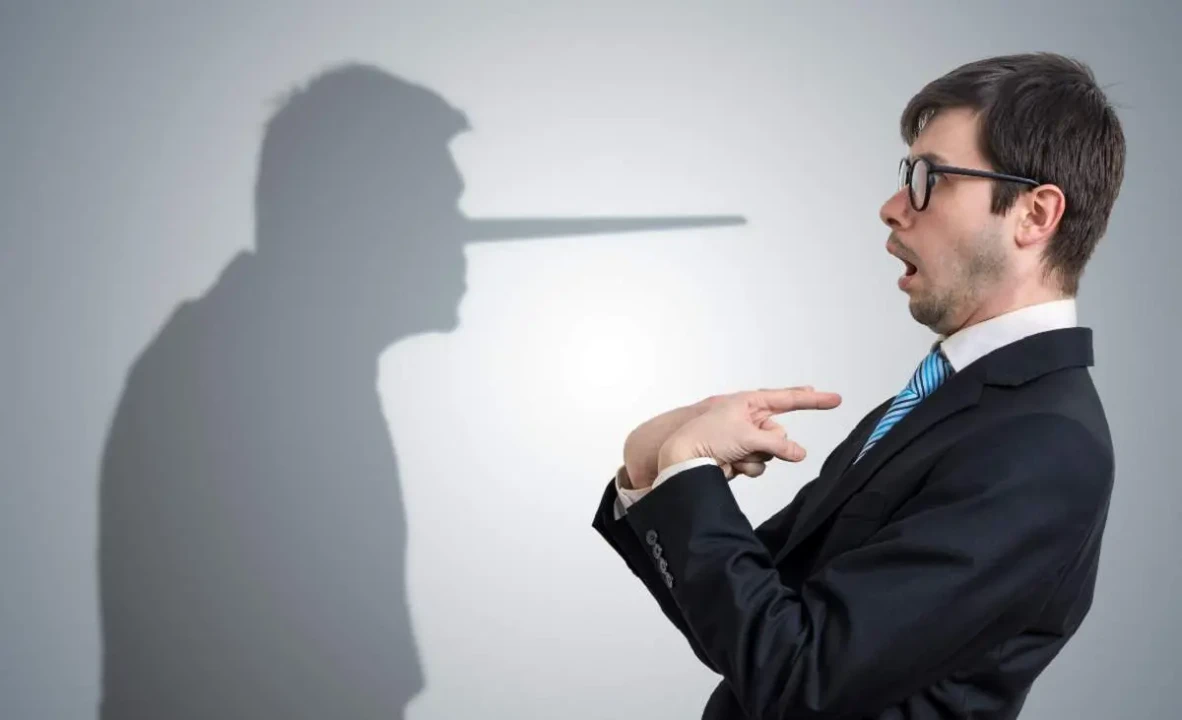 از ناهمخوانی شناختی تا تغییر موضع؛ چرا به خود دروغ می‌گوییم؟