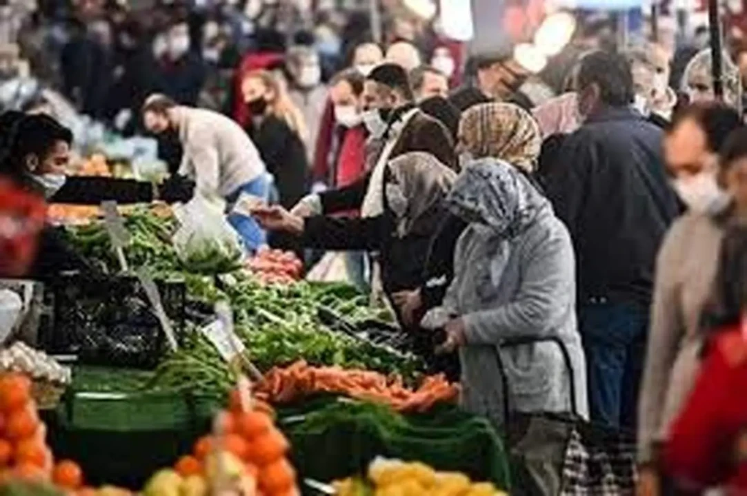 فاجعه سبد معیشت: هزینه خوراک ۱۱۰٪ بالا رفت، حقوق‌ها چند درصد رشد کردند؟