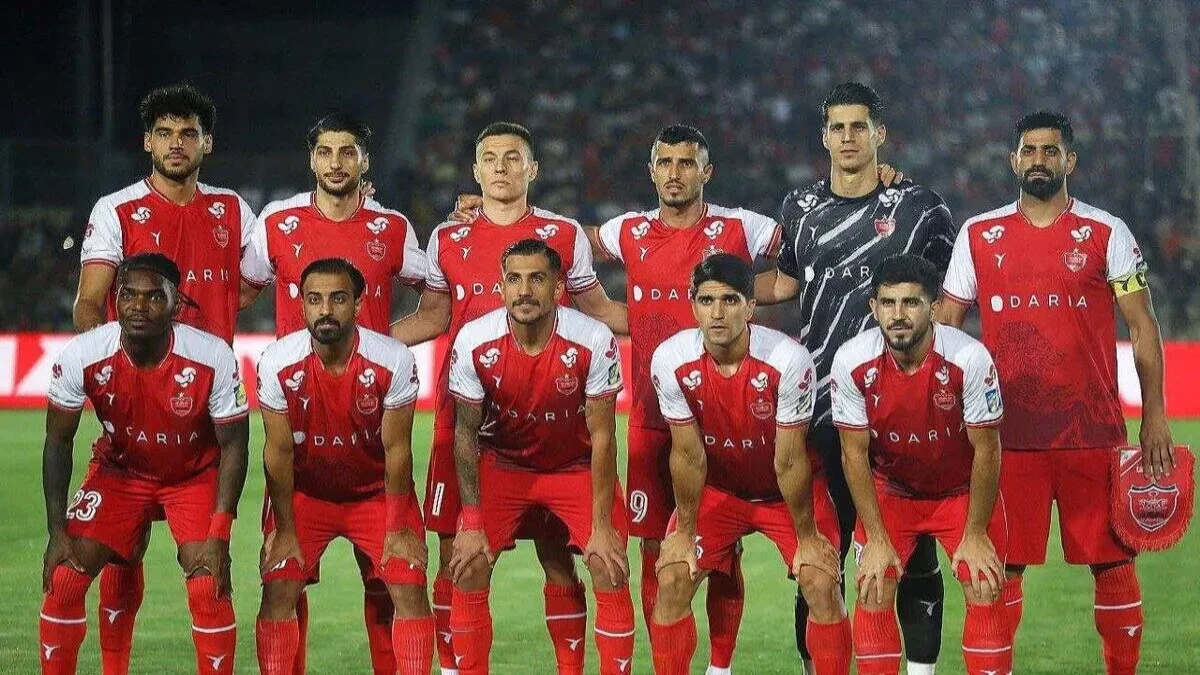 پوستر پرسپولیس برای ذوب‌آهن؛ روایتی از خاطرات مشترک هواداران روی کاغذ+عکس